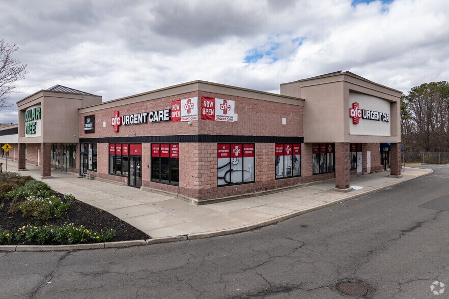 More Photos Of 350-400 Ryders Ln, Milltown General Retail For Lease