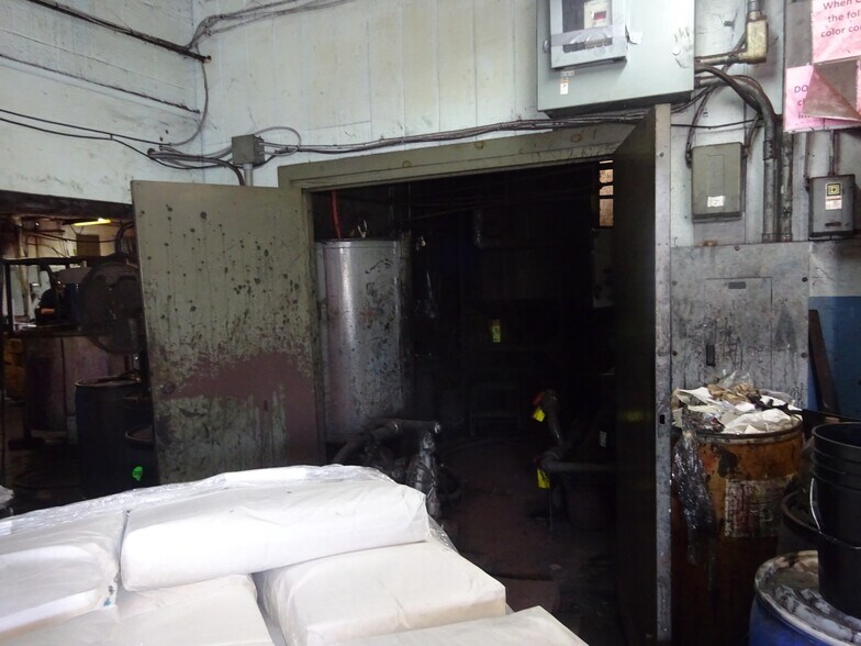 More Photos Of 3146 Marion St, Laureldale Manufacturing For Sale