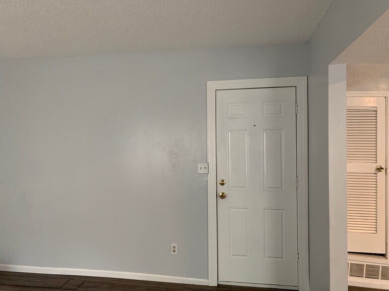 More Photos Of 2713-2715 Benton Blvd, Kansas City Apartments For Sale