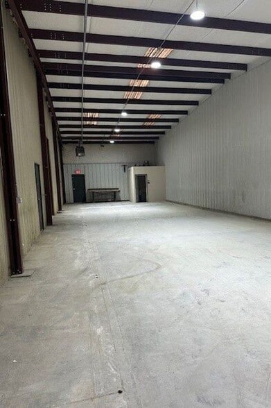 More Photos Of 5205 Old Buncombe Rd, Greenville Warehouse For Lease