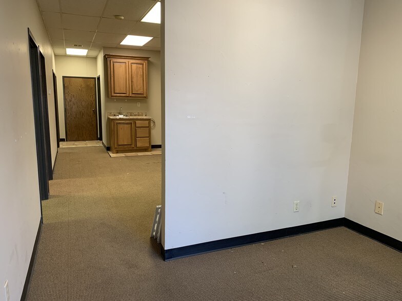 More Photos Of 7700 N Hudson Ave, Oklahoma City Light Manufacturing For Lease