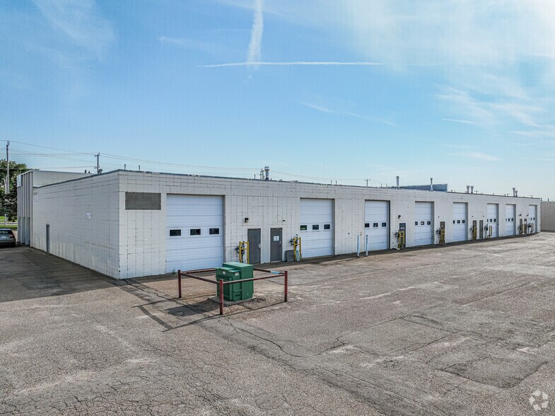 More Photos Of 8708-8722 51 Av NW, Edmonton Flex For Lease