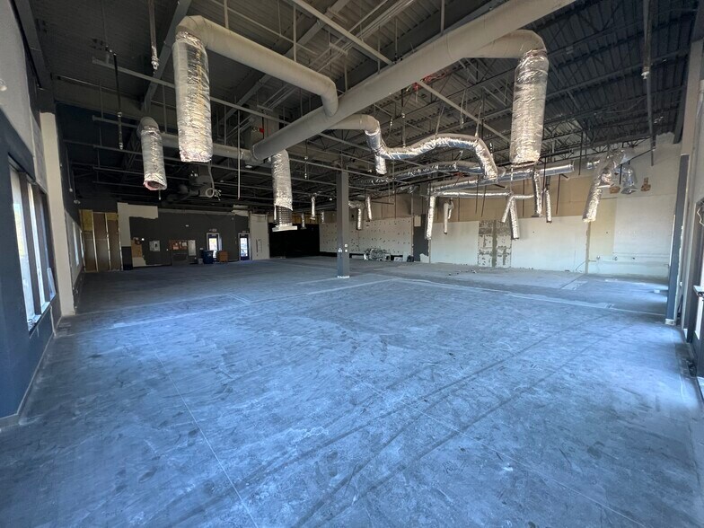 More Photos Of 670 S Green Valley Pky, Henderson Storefront Retail Office For Sale