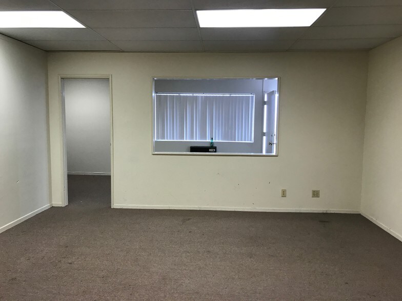 More Photos Of 575 Dawson Dr, Camarillo Service For Lease