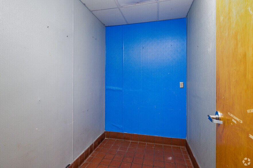 More Photos Of 725 S Palm Canyon Dr, Palm Springs Fast Food For Lease