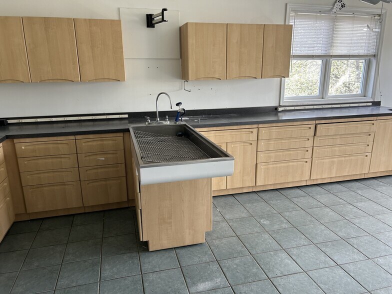 More Photos Of 176 N Highland Ave, Ossining Medical For Lease