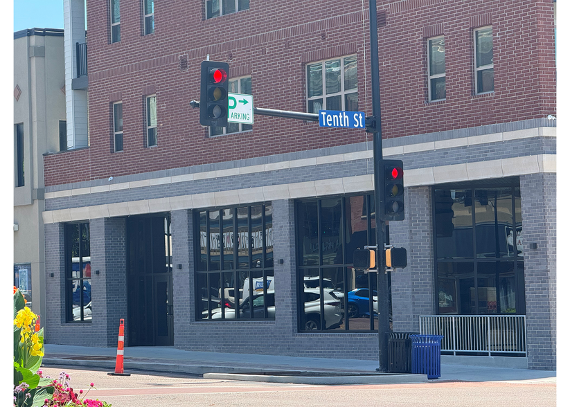 Primary Photo Of 1000 E Broadway, Columbia Restaurant For Lease