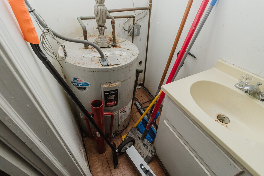 More Photos Of 3117 E 13th St, Wichita Freestanding For Sale