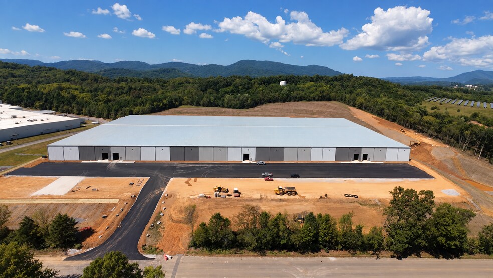 More Photos Of 2137 Holston Bend Dr, Mascot Distribution For Lease