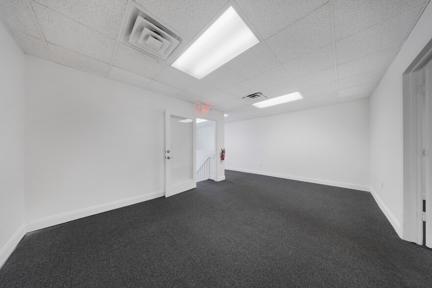 More Photos Of 7452-7466 SW 48th St, Miami Warehouse For Sale