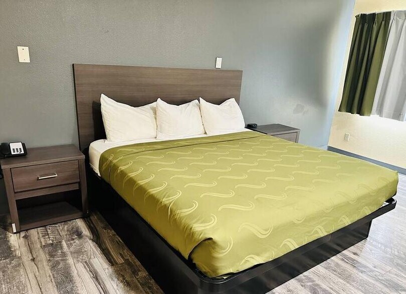 More Photos Of 1916 W 3rd St, Winslow Hotel For Sale