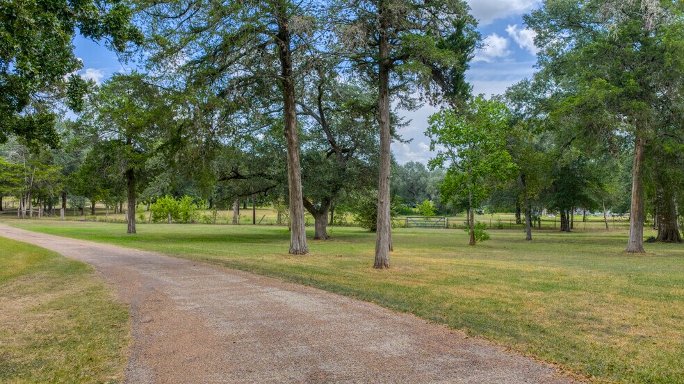 More Photos Of 1440-A TX-237, Round Top Flex For Sale
