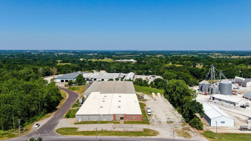 More Photos Of 1615 Radio Hill Rd, Boonville Warehouse For Lease