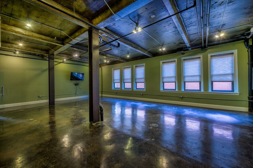 More Photos Of 255 Broad St., Kingsport General Retail For Sale