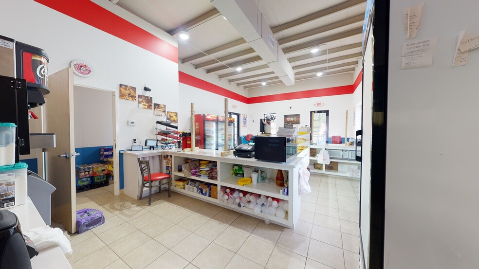 More Photos Of 5111 Common St, Lake Charles General Retail For Lease