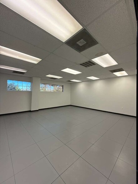 More Photos Of 2910 Antoine Dr, Houston Storefront Retail Office For Sale