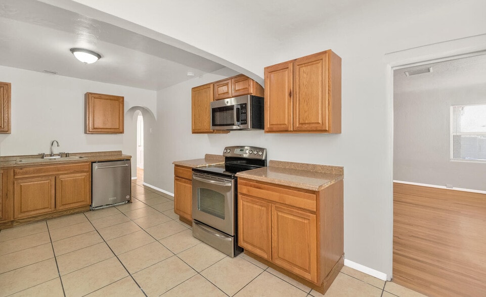 More Photos Of 316 E Vogel Ave, Phoenix Apartments For Sale