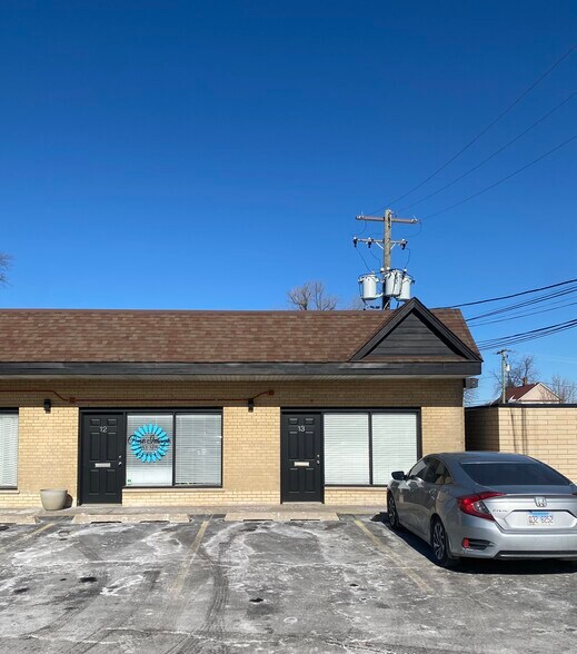 More Photos Of 381 N York Rd, Elmhurst Storefront Retail Office For Lease