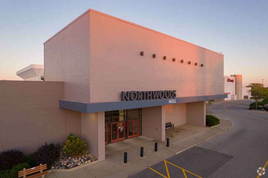 Primary Photo Of 2200 W War Memorial Dr, Peoria Department Store For Lease