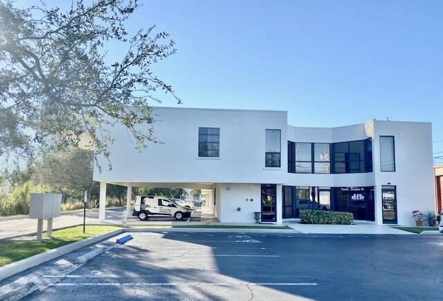 More Photos Of 1194 Old Dixie Hwy, Lake Park Light Distribution For Lease