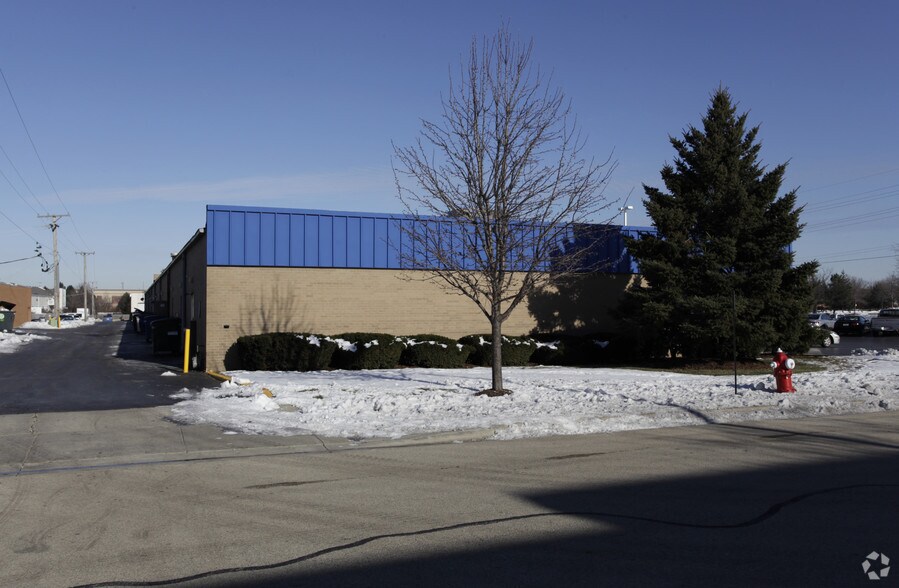 More Photos Of 670-698 S Barrington Rd, Suite, Streamwood Unknown For Lease