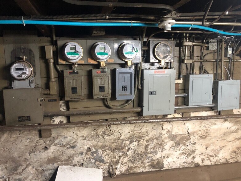 More Photos Of 2918 Bruckner Blvd, Bronx Bar For Sale