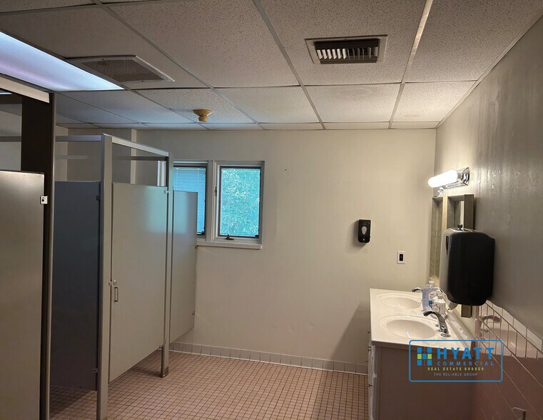 More Photos Of 930 Point Pleasant Rd, Glen Burnie Office For Sale