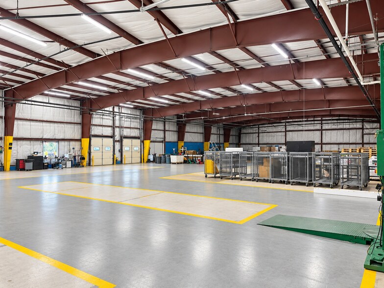 More Photos Of 645 Wemple Rd, Glenmont Warehouse For Lease