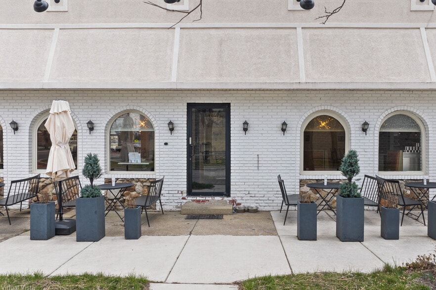 More Photos Of 7427 Roosevelt Rd, Forest Park Restaurant For Sale
