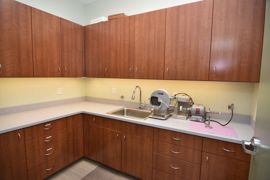 More Photos Of 1716 Warren Ave, Cheyenne Medical For Lease