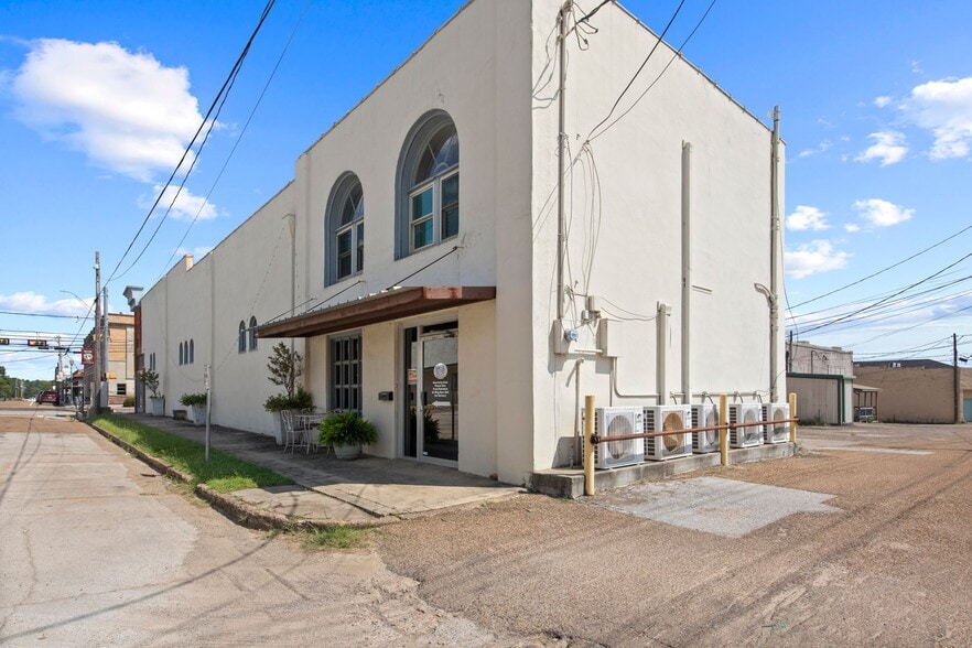 More Photos Of 219 N Main St, Winnsboro Storefront For Sale