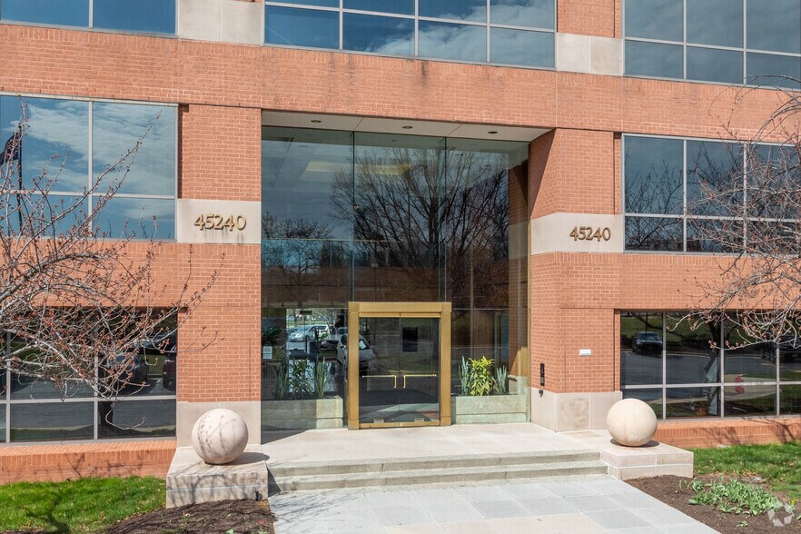 More Photos Of 45240 Business Ct, Sterling Office For Lease