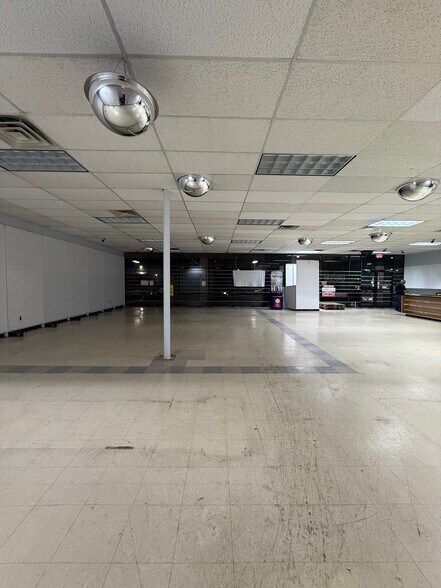 More Photos Of 1474 Anniston Dr, Lexington General Retail For Lease