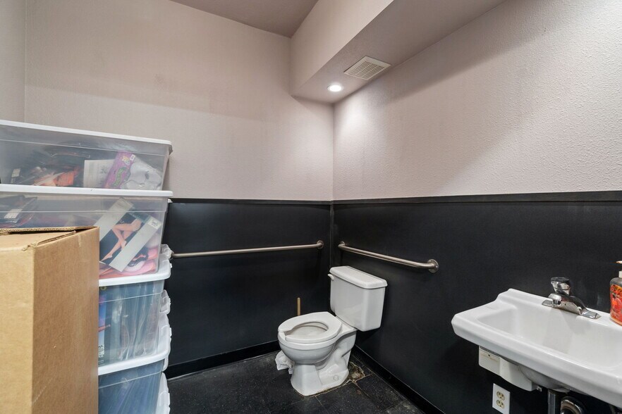 More Photos Of 755 Van Ness Ave, Fresno Unknown For Lease