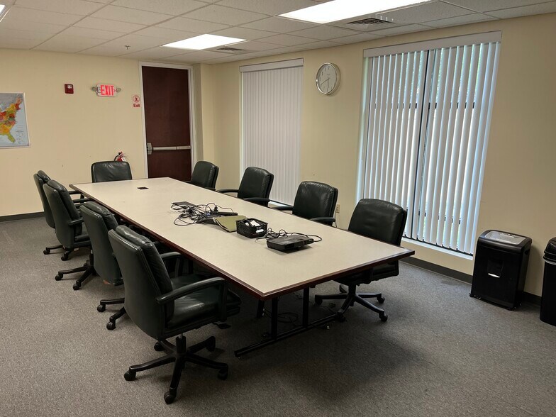 More Photos Of 51 Webb Pl, Dover Office For Sale
