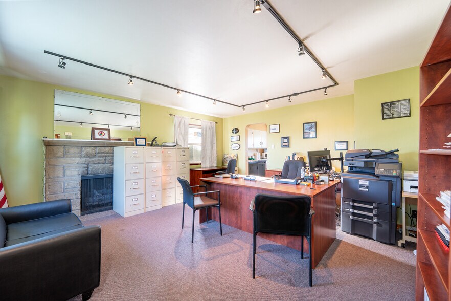 More Photos Of 1575 Mission Rd, Latrobe Flex For Sale