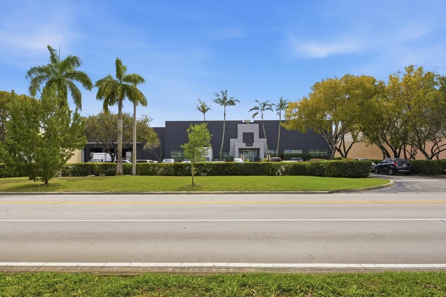 More Photos Of 10880 NW 30th St, Doral Warehouse For Lease