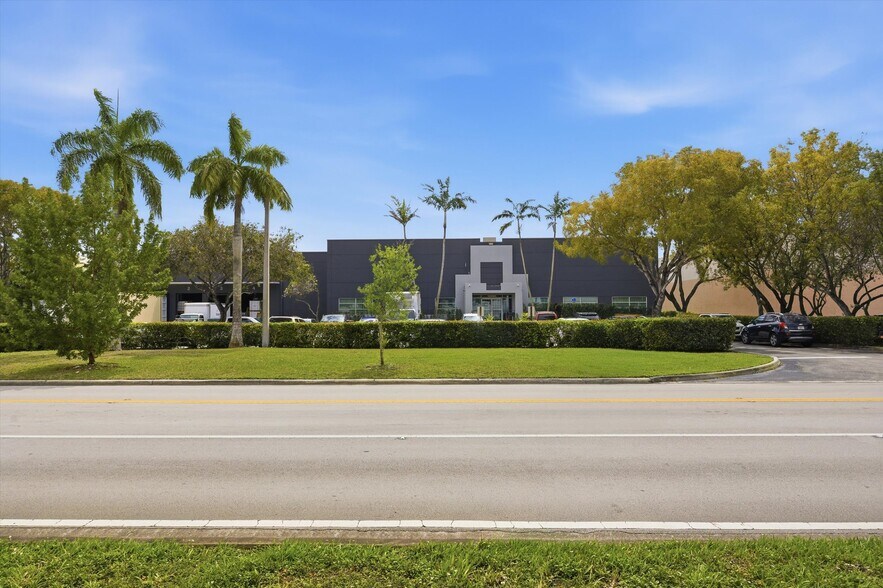 More Photos Of 10880 NW 30th St, Doral Warehouse For Sale