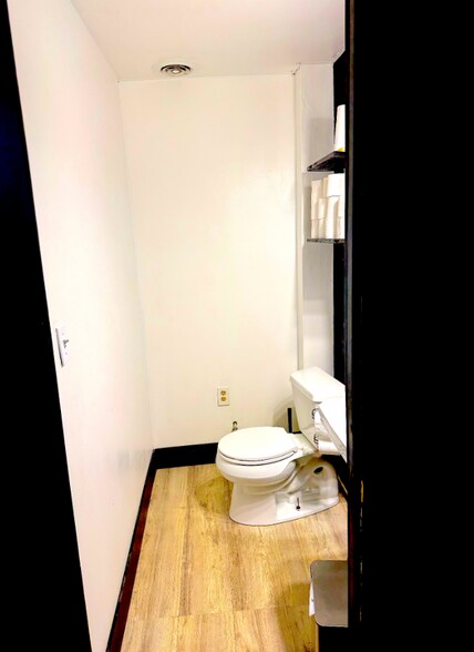 More Photos Of 21-25 E 26th St, Minneapolis General Retail For Sale