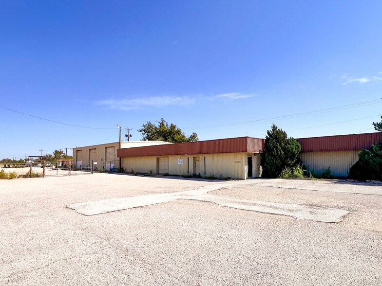 More Photos Of 300 W 61st St, Odessa Industrial For Sale