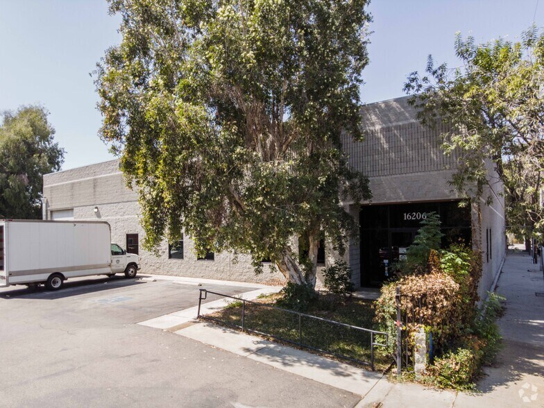 Primary Photo Of 16216 Kittridge St, Van Nuys Warehouse For Lease