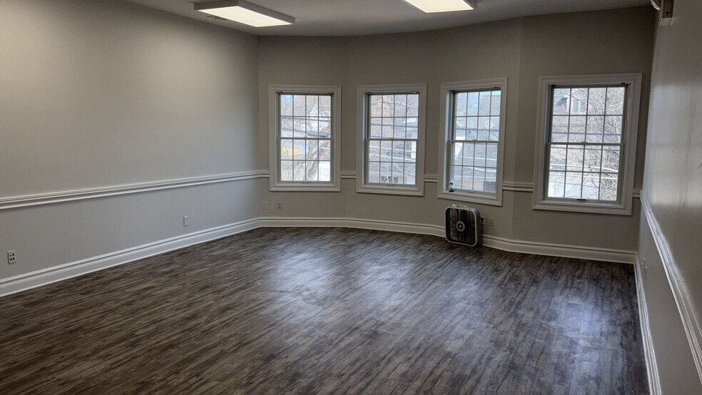 More Photos Of 402 Lexington Ave, Lakewood General Retail For Sale