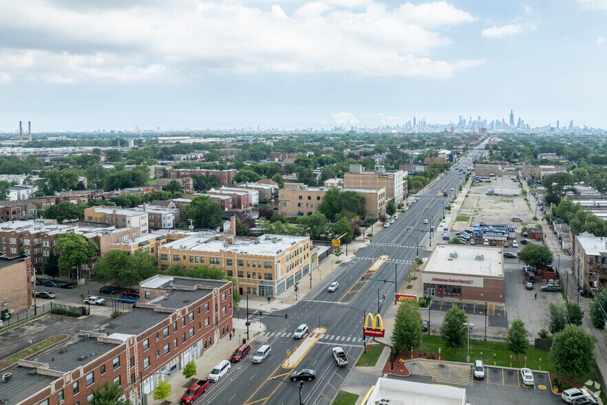 More Photos Of 4952 W Madison St, Chicago Multifamily For Sale