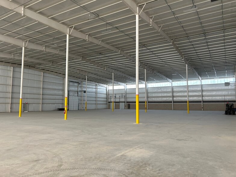 More Photos Of 105 Jarvis Brewer Dr, Rogersville Industrial For Lease