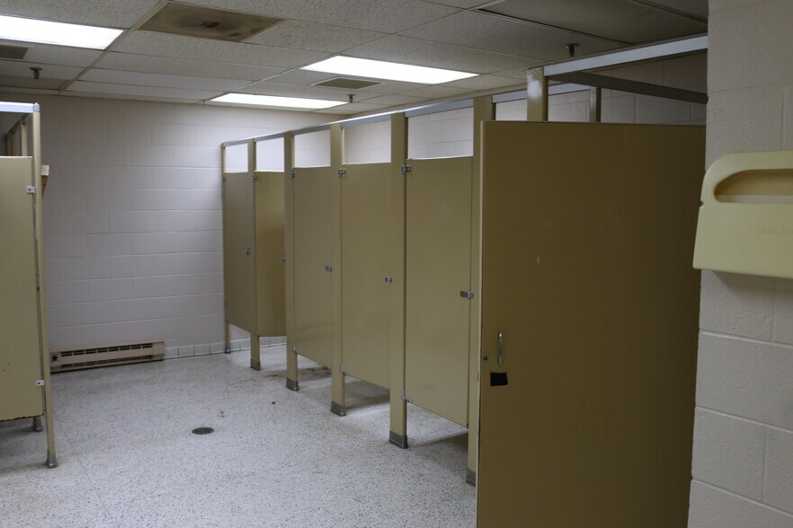 More Photos Of 225 Clover Ave, Comer Religious Facility For Sale