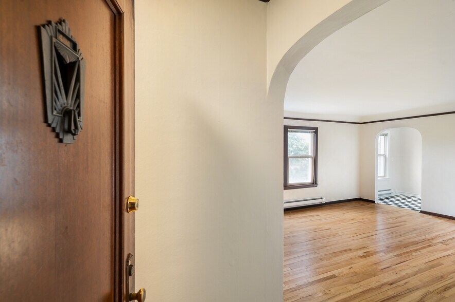 More Photos Of , Seattle Multifamily For Sale