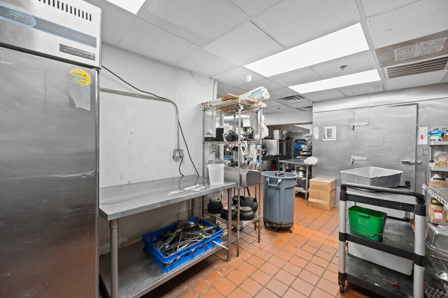 More Photos Of 5828 W Indian School Rd, Phoenix Restaurant For Sale
