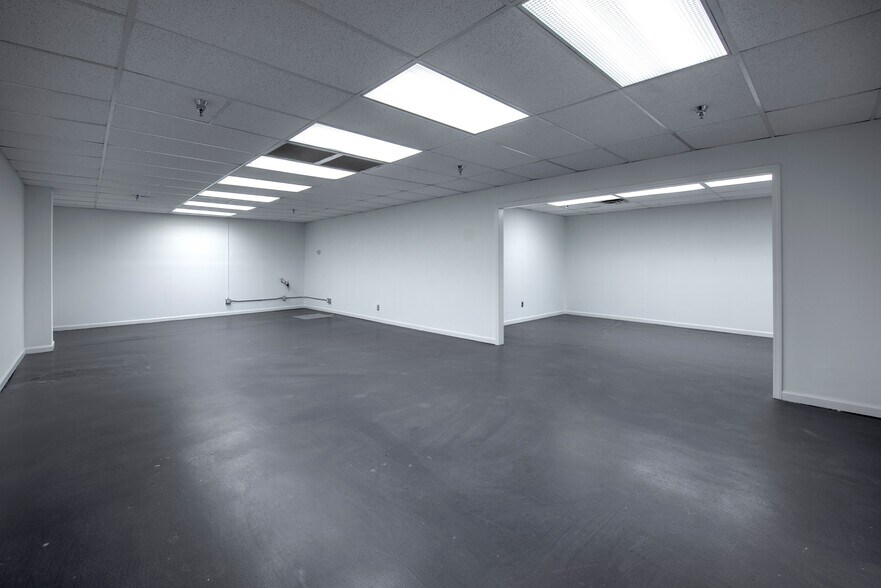 More Photos Of 1700 Overhead Bridge Rd NE, Cleveland Warehouse For Lease