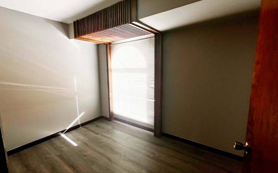 More Photos Of 5400 Phoenix Ave NE, Albuquerque Office For Lease