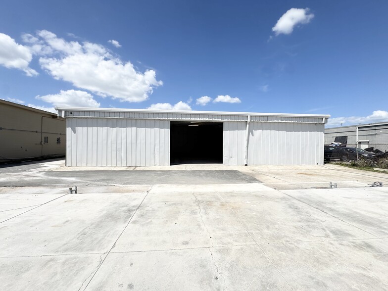 More Photos Of 3160 N 46th Ave, Saint Petersburg Warehouse For Sale